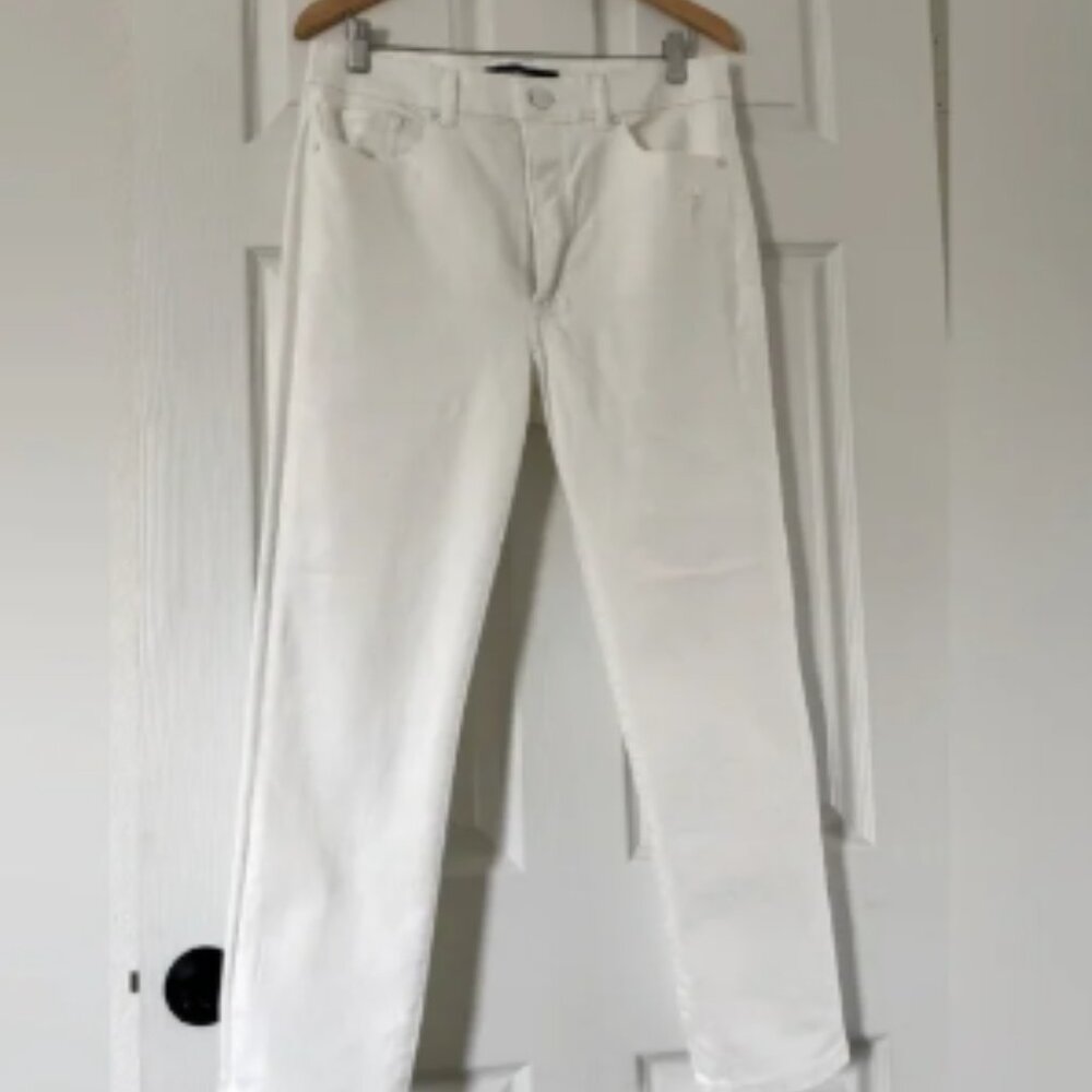 Express White women’s Stretch High Rise Jeans. New without tag